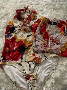 Be creative One-Piece Swimsuit with matching cover up
